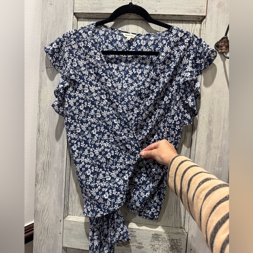 Max Studio Blue Floral short sleeve wrap top Small